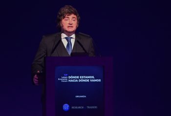 Milei y Caputo llevan la defensa del programa económico al centro de la disputa política