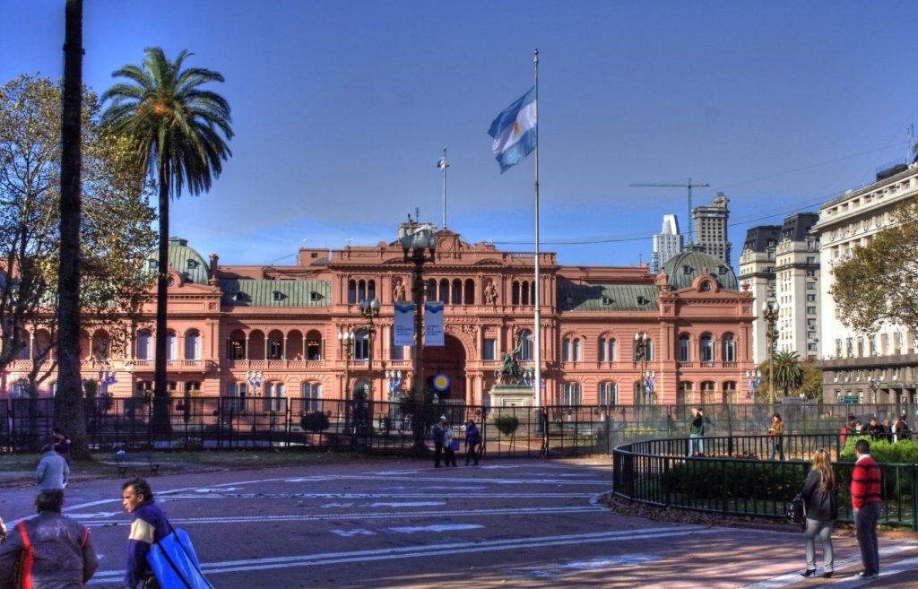 Reforma laboral: el Gobierno amplió a 446 los convenios que deberán renegociarse