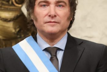 Milei lleva el Día de la Bandera a Rosario en medio de una semana de tensión política
