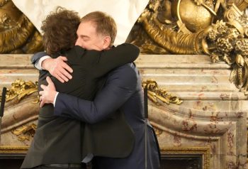 Santilli juró como jefe de Gabinete con fuerte respaldo de gobernadores y el Gobierno busca aceitar la negociación política