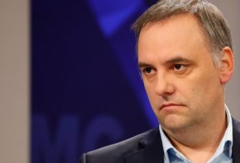Adorni queda bajo presión en el Congreso y la oposición empuja una moción de censura