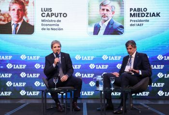 Caputo prepara una nueva Ley de Inocencia Fiscal para llevar dólares al sistema formal