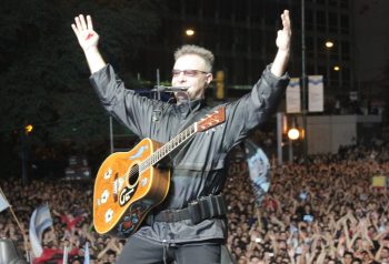 León Gieco vuelve al escenario con sus canciones esenciales