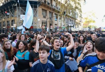 El Gobierno acordó con universidades una suba salarial y más fondos, pero el reclamo sigue abierto