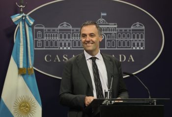 Adorni dejó la Jefatura de Gabinete y Milei volvió a mover piezas en medio de la crisis por las denuncias patrimoniales