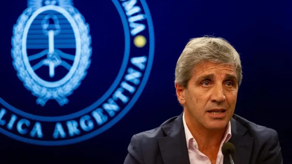 Caputo reabre la Inocencia Fiscal y busca corregir la ley para sacar dólares del colchón