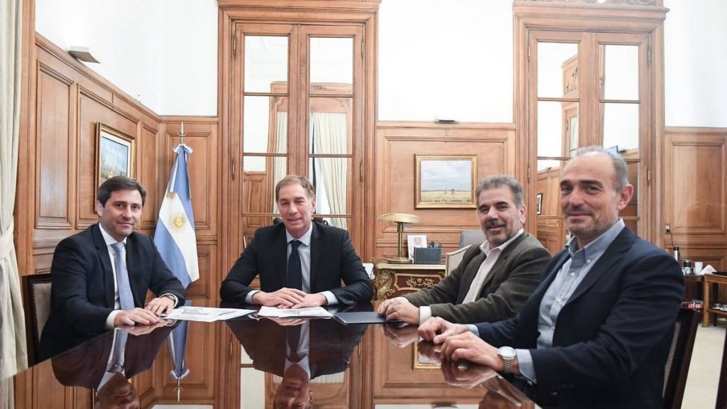 El PRO le acercó su agenda a Santilli y la Casa Rosada busca más votos para la reforma electoral