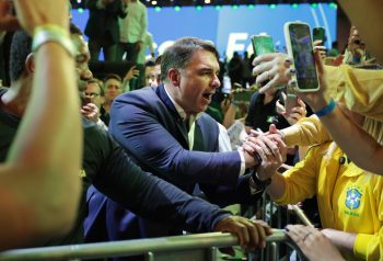 Milei cargó contra Lula en Brasil y redobló su respaldo a Flavio Bolsonaro