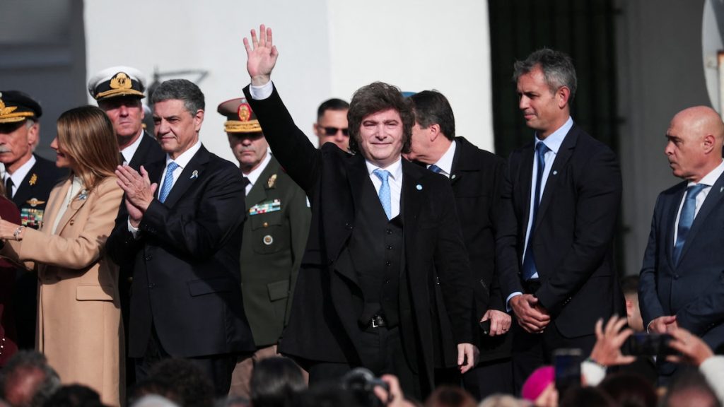 Milei condiciona un acuerdo con el PRO en CABA al ordenamiento interno de Jorge y Mauricio Macri