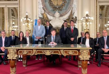 Milei impulsa un proyecto de "shutdown" y redobla la ofensiva contra la emisión