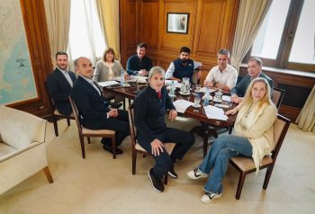 Milei reordena la mesa política y acelera reformas para agosto
