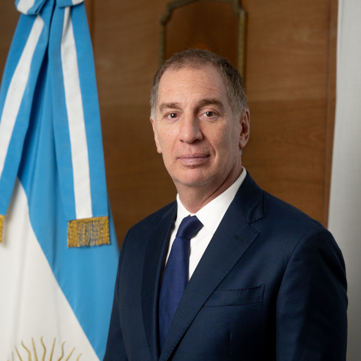 Santilli llegó a la Jefatura de Gabinete y Milei reordena la Casa Rosada para recuperar iniciativa