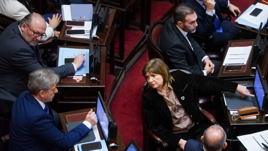 Villarruel y Bullrich reabren la pelea por tierras mientras el Senado vuelve a postergar la ley