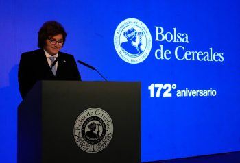 Milei anunció una baja de retenciones y volvió a poner al agro en el centro