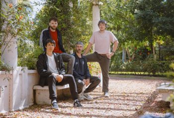 Bestia Bebé en una imagen promocional del disco «Yendo rápido a ningún lugar»