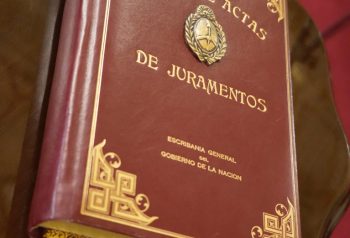 Milei reordena la Casa Rosada y Santilli juró como jefe de Gabinete