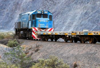 El Gobierno lanzó la licitación para privatizar el Belgrano Cargas y acelera el cambio ferroviario