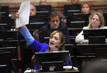 Anabel Fernández Sagasti en el Senado