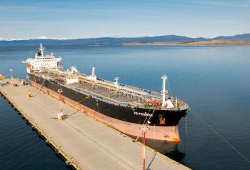 Tierra del Fuego denunció el amarre de un petrolero británico en Ushuaia y reavivó la pelea por Malvinas