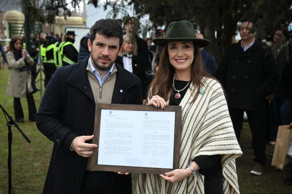 Villarruel se mostró con el presidente de la UCR y volvió a marcar distancia con el Gobierno