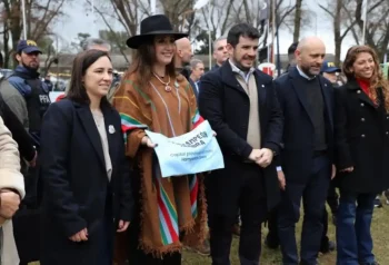 Villarruel se mostro con la UCR en Santa Fe y volvio a marcar distancia del Gobierno