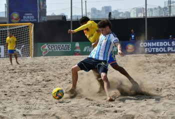 Argentina cayó 4-1 ante Perú en el Sudamericano Sub20 de Fútbol Playa: cómo sigue el fixture