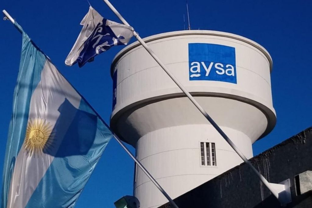 La Justicia frenó la privatización de AySA y le puso un límite nuevo al plan de ventas de Milei