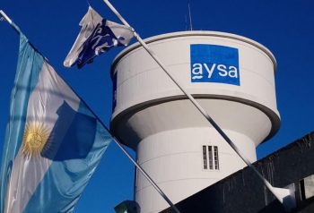La Justicia frenó la privatización de AySA y le puso un límite nuevo al plan de ventas de Milei
