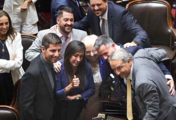 Diputados libertarios en el recinto