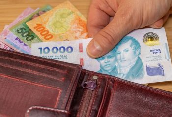 El Gobierno impulsa un salario minimo garantizado de $1.070.000 en paritarias
