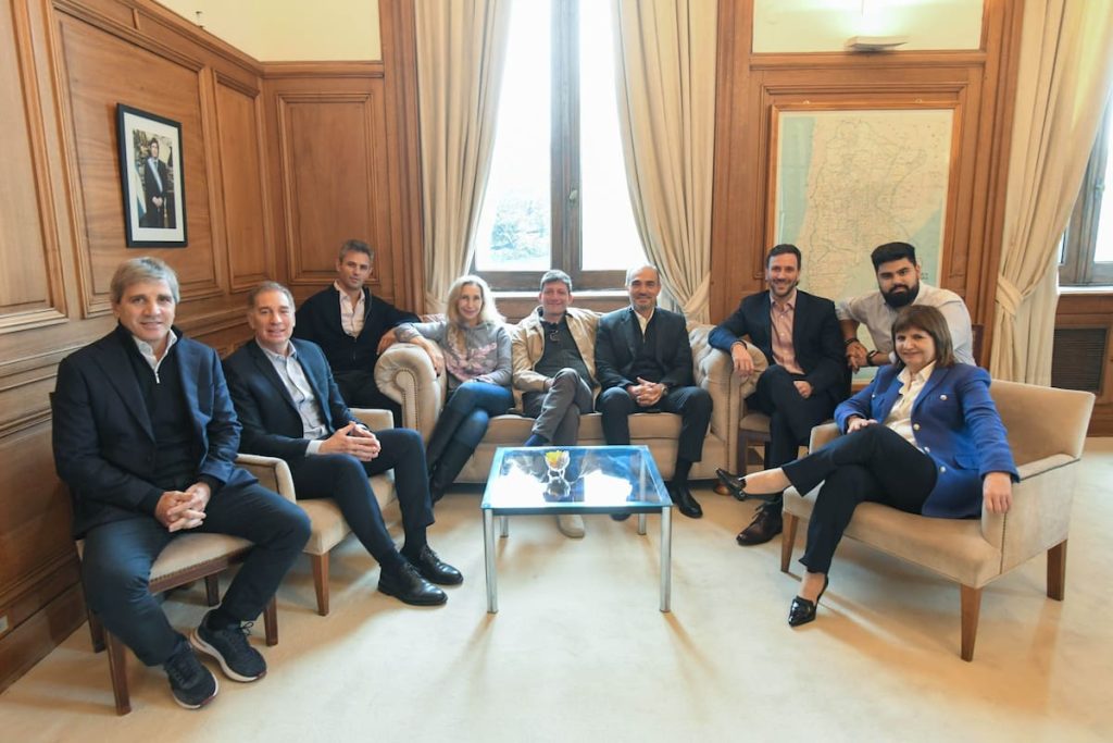 Karina Milei y Santilli reordenan la mesa política mientras crecen los gestos hacia los gobernadores