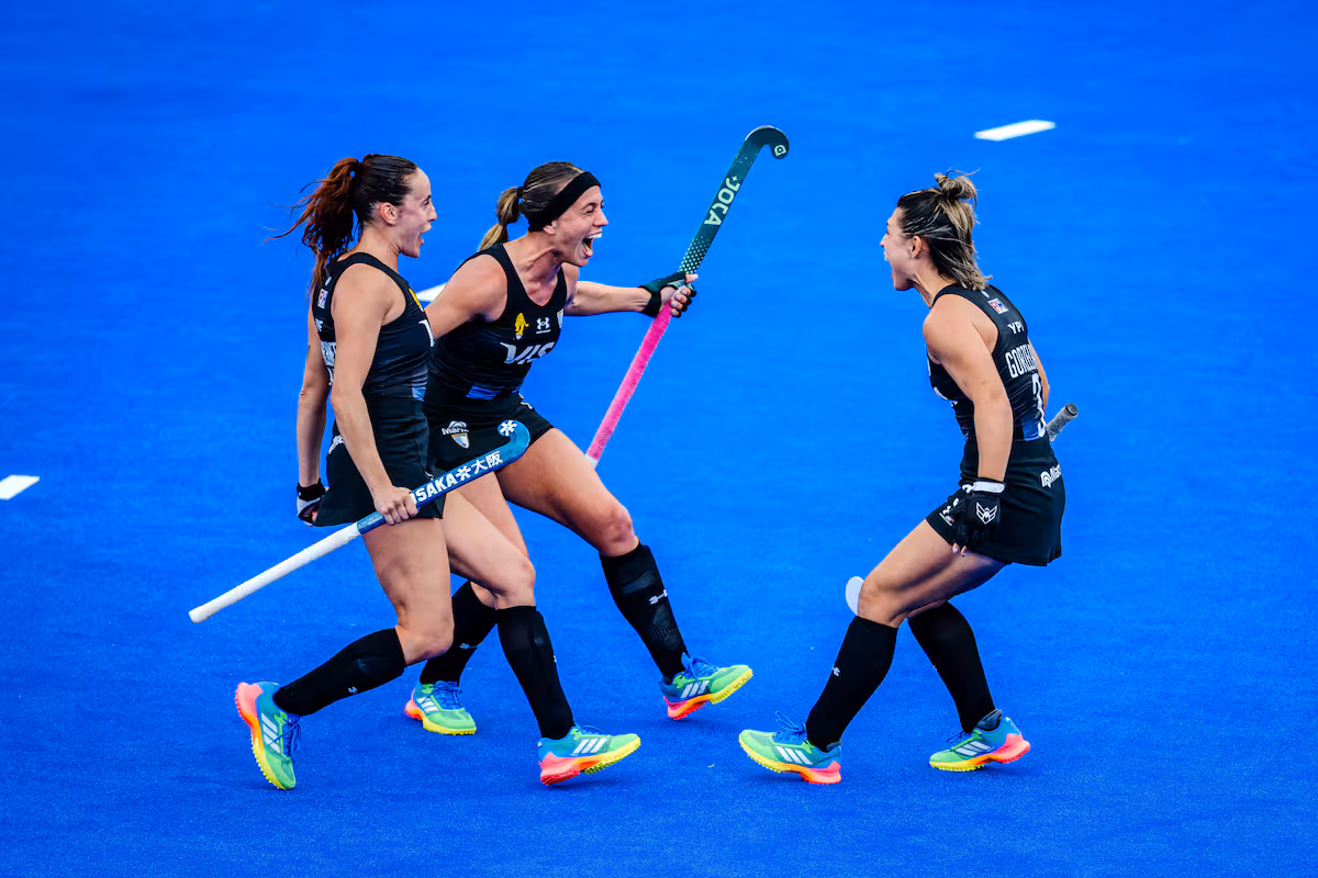 Las Leonas le ganaron a Escocia y avanzaron primeras en el Mundial de hockey