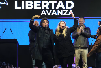 Milei volvió a atacar a la prensa y endureció su defensa del rumbo económico