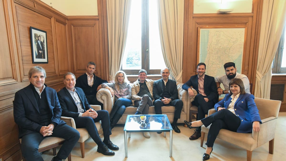 El Gobierno cerró filas en la mesa política y le puso control a la agenda de Federico Sturzenegger