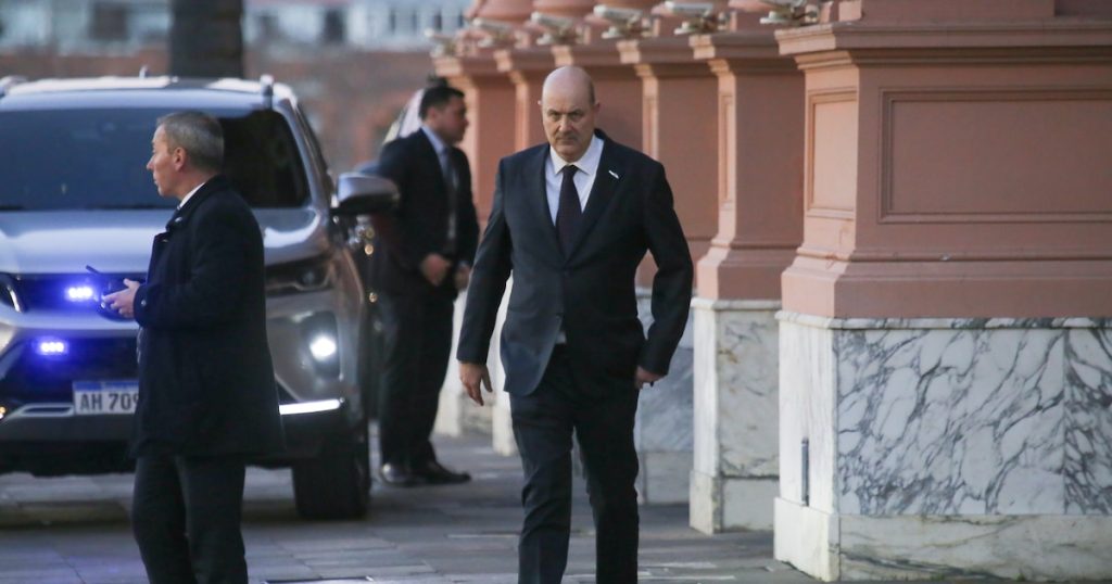 Sturzenegger quedo bajo el filtro de Karina y la mesa politica freno la desregulacion sin control