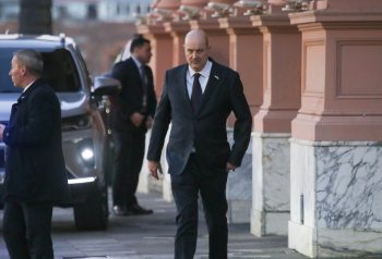 Sturzenegger quedo bajo el filtro de Karina y la mesa politica freno la desregulacion sin control