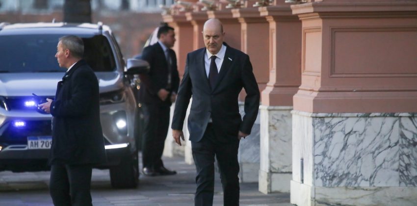 Sturzenegger quedo bajo el filtro de Karina y la mesa politica freno la desregulacion sin control
