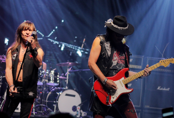 Rata Blanca durante una presentación en vivo