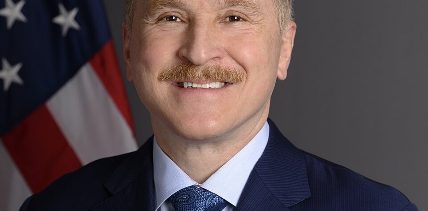 El embajador de EEUU volvió a presionar por la tecnología china y abrió otro frente geopolítico