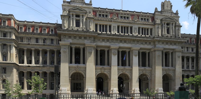 La Corte volvió a poner límites a la venta de tierras a extranjeros