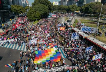 Pueblos originarios marchan en Buenos Aires contra el retroceso de políticas territoriales