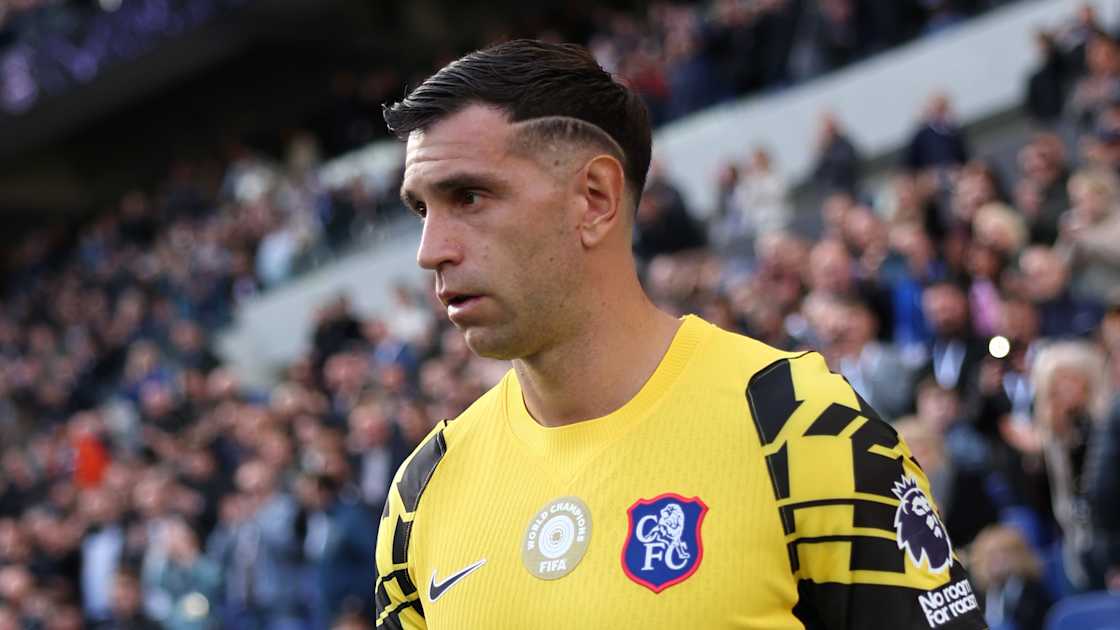 Chelsea confirmó que Dibu Martínez fue operado con éxito por una fractura de mandíbula