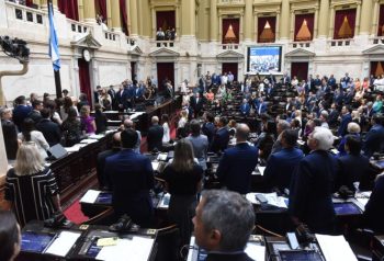 Deudas familiares: Diputados enfrenta proyectos que difieren sobre cómo aliviar la mora