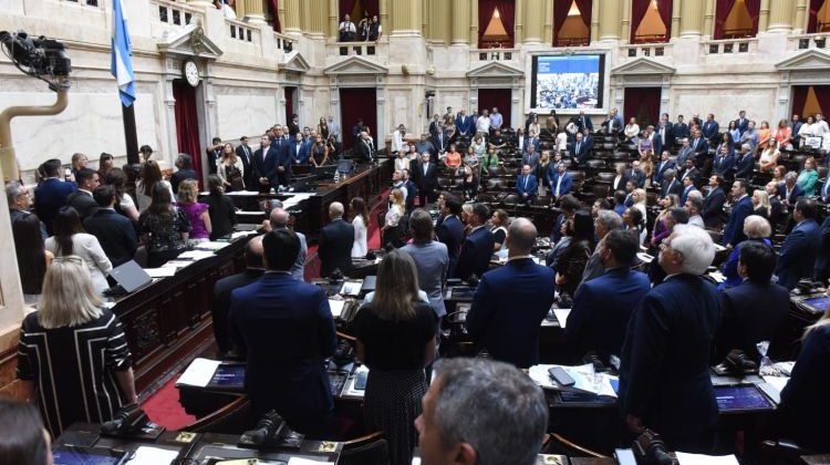 Deudas familiares: Diputados enfrenta proyectos que difieren sobre cómo aliviar la mora
