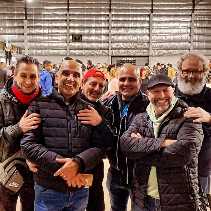 Los seis integrantes de Mala Sangre en una foto grupal de archivo