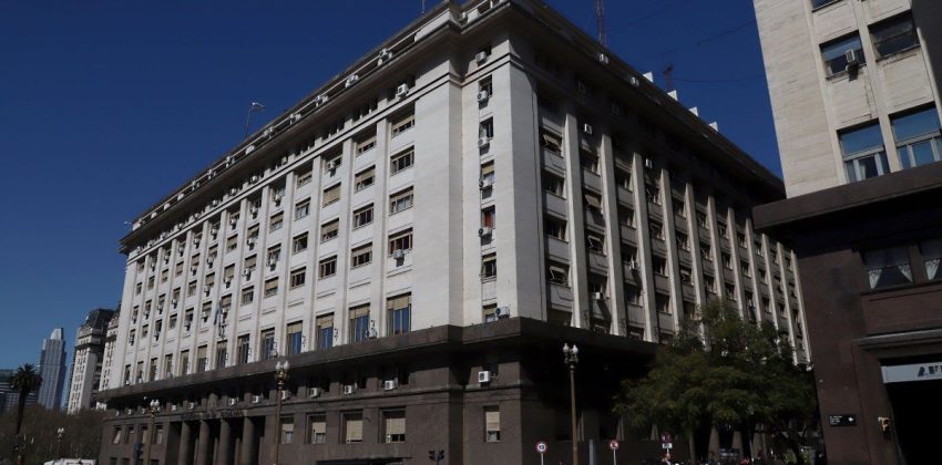 La Oficina de Presupuesto puso números al plan 2027 y abrió otra discusión política