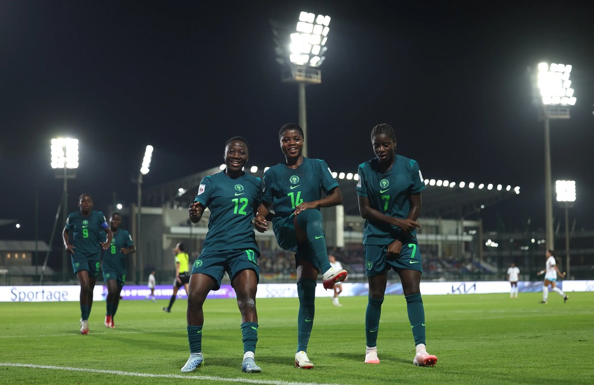 Jugadoras de Nigeria celebran el gol ante Puerto Rico