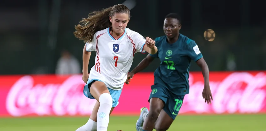 Futbolista de Puerto Rico en acción ante Nigeria
