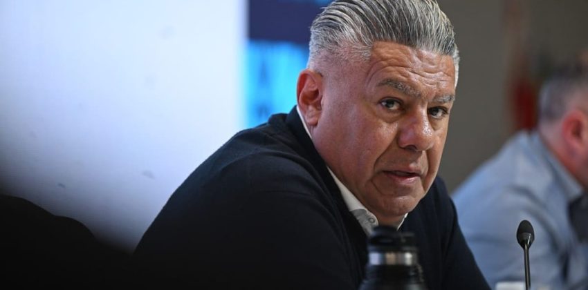 Claudio Tapia, presidente de la AFA, durante una reunión; fotografía de archivo